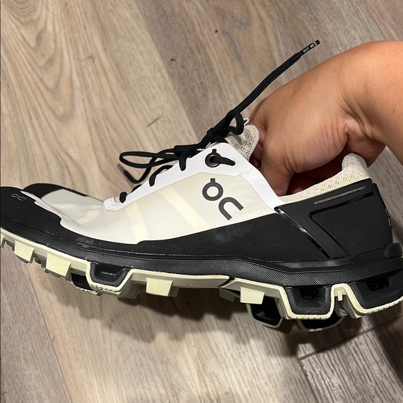 On Cloud shoes women size 7 - Picture 5 of 7